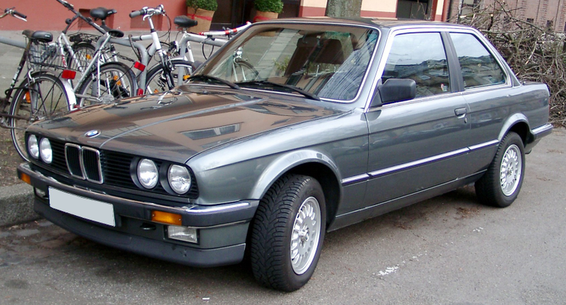 Illustration for article titled A brief comparison of the classic 911 and e30 platforms
